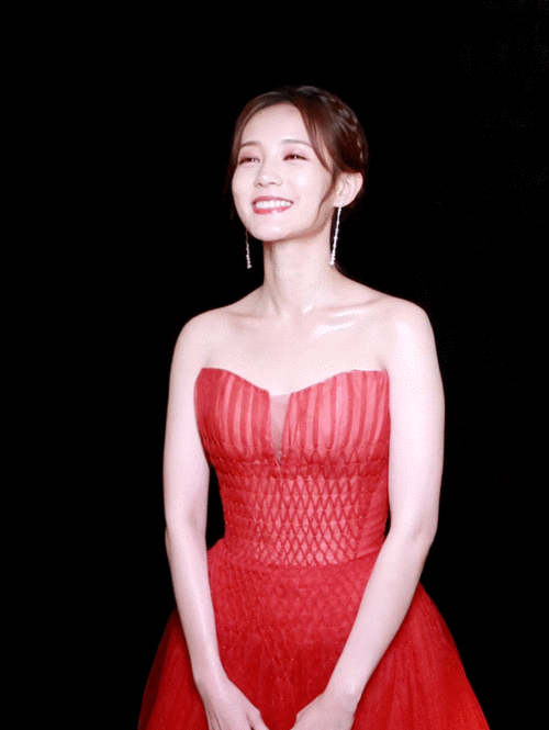 【10.18 李一桐】小室来放预告啦,红衣小仙女@李一.