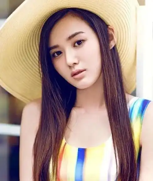 精致优雅的江铠同,优雅迷人,温柔甜美的写真照!__财经头条