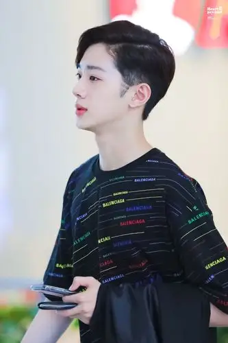 今日话题:男生的侧颜可以有多帅 甩图提名赖冠霖