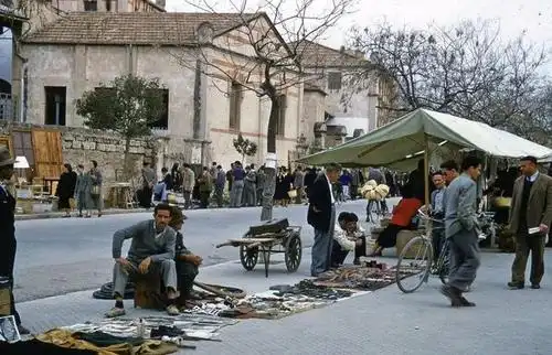 几十年前的西班牙 街头的有轨电车 好有感觉的老照片