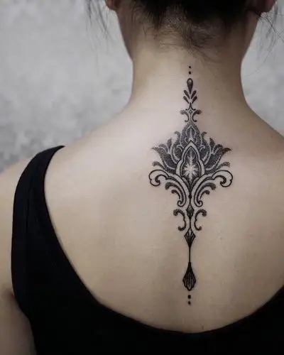 堵小姐后背梵花纹身图案