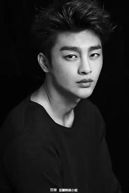 为了探究徐仁国do脸的程度,我去翻了他09年比赛的视频