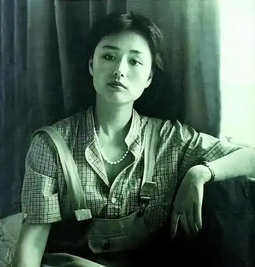 杨昆:年轻时选丁克潇洒,61岁无儿女每月靠2500生活,今后悔吗?