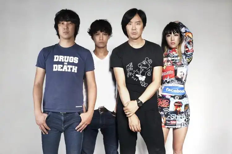 新裤子乐队续约摩登天空.图