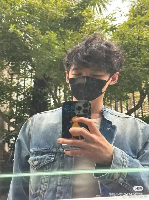 白敬亭,一个普通人励志模版按部就班上学,高考,考了大学不得不离开