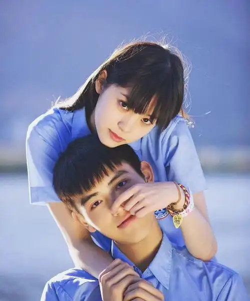 欧阳娜娜"公开恋情",甜甜的机车爱情长这样!