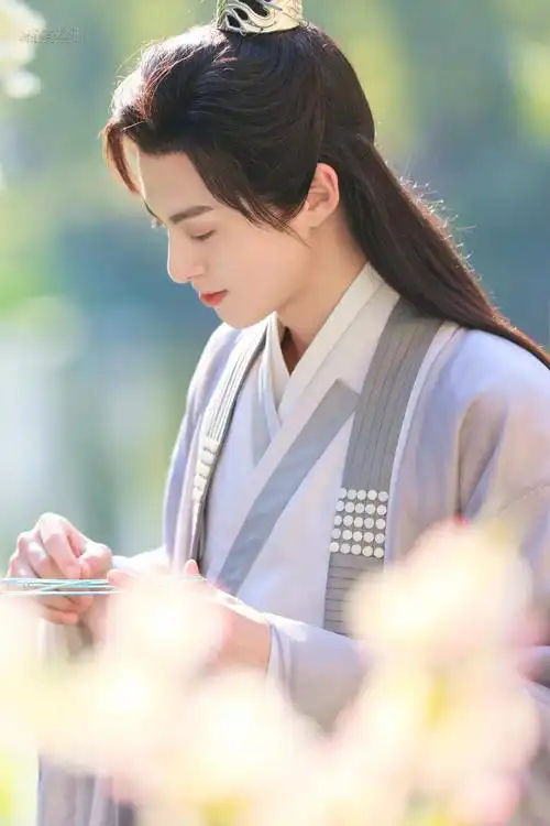 王鹤棣超话whd#王鹤棣遇龙#修了几张遇龙的剧照我真的好爱龙王等忙完