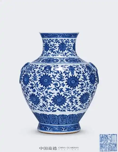 清乾隆市场价格参考:中国嘉德拍卖青花缠枝莲托八宝纹大铺首尊