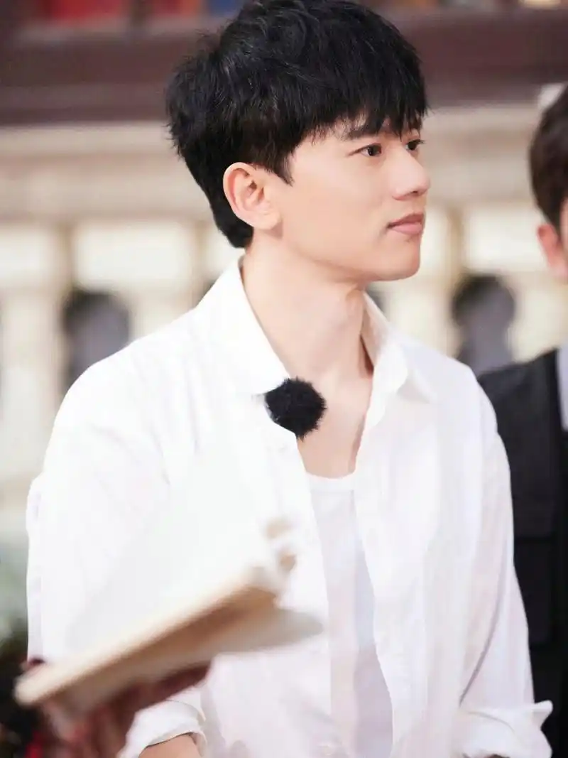 我们的杰杰子长得好看,怎么拍都是帅的!又是爱张杰的一天!张杰