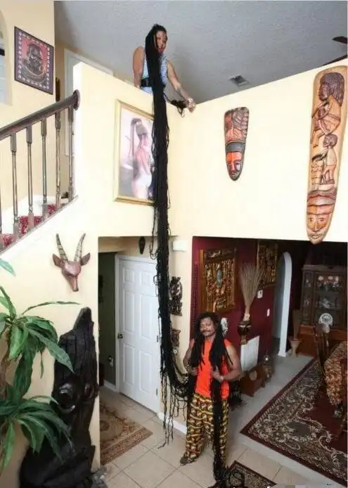 世界上头发最长的女人阿萨曼德拉长168米重70斤