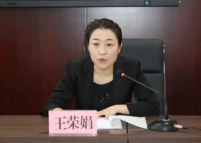 开班仪式上,县教育局党委副书记王荣娟宣读2019-2020年度陕西省和富平