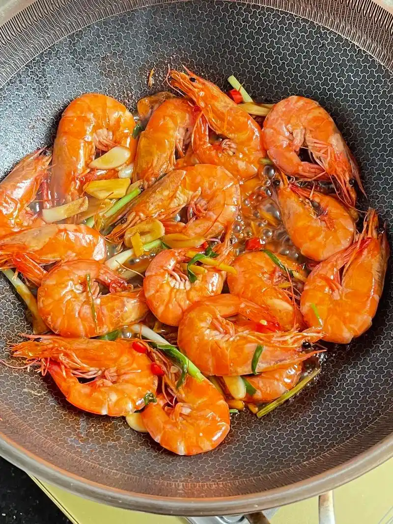 新手也能学会的97油焖大虾08.亲测做出来真的很好吃!  - 抖音