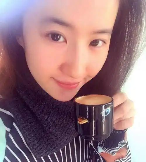 刘亦菲近照,素颜出镜,网友:很拉低颜值的啊!您认为呢?_气质_显得_淡妆