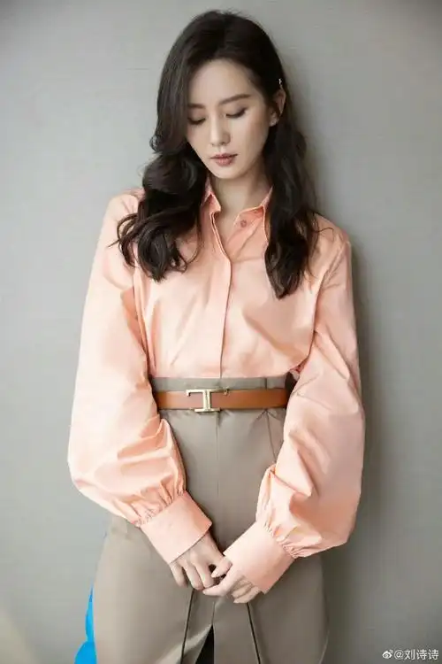 刘诗诗白西装斗笠造型