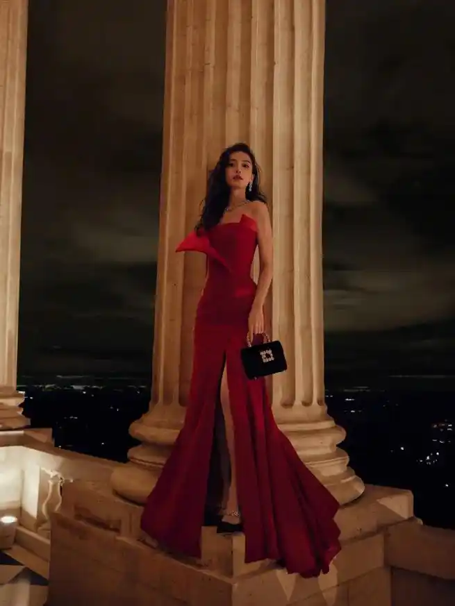 美出高级感 #又美又飒 #红裙子  #杨颖angelaba - 抖音