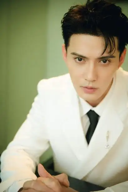 徐正溪亮相品牌活动 质感帅气解锁绅士穿搭