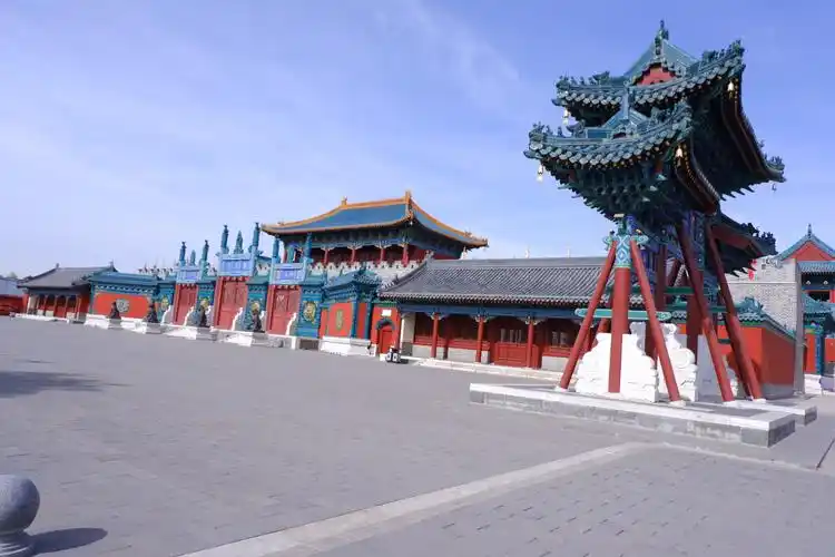 代王府是明朝朱元璋的一个儿子分封的王府,被大火毁坏,现在修复没有