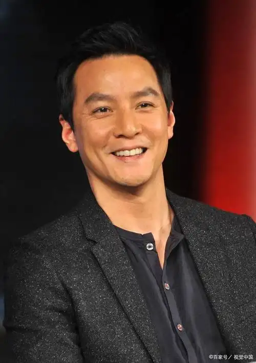 吴彦祖"发际线恢复"现身好莱坞,网友惊叹太会保养