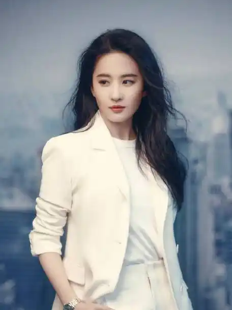 刘亦菲素颜买衣服#羡慕可以偶遇刘亦菲的每一个人,照片中刘亦菲档