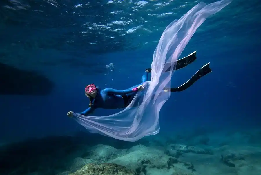 土耳其女潜水员进行潜水训练目标打破世界纪录5