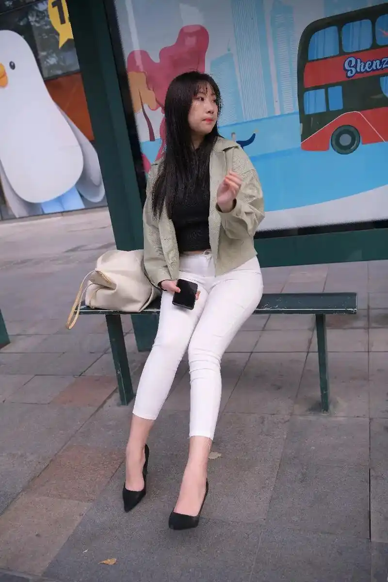 秋冬季来了,不论什么穿搭,不论什么体型,一双黑色高跟鞋就可以 - 抖音