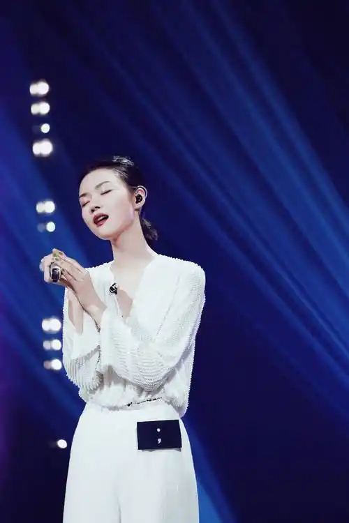 化身分号歌手 张羽清《谁是宝藏歌手》首唱获王源陈粒夸赞