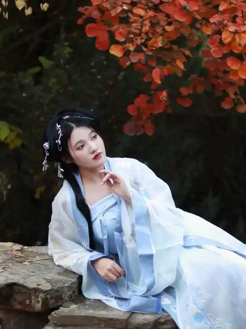 可是思念清冷如霜雪汉服坐姿拍照姿势