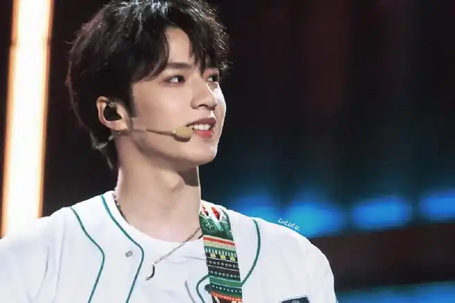 新生代演员刘耀文##微博之夜