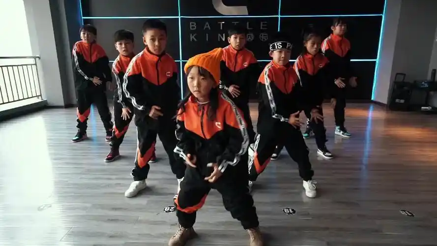 哇偶,小朋友学poppin也很帅呀,很有感觉-舞蹈视频-搜狐视频