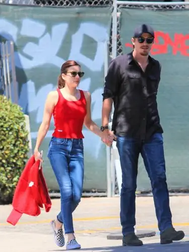 189cm的身高可以说是标准的模特身材了,即使是日常的穿搭也依旧十分