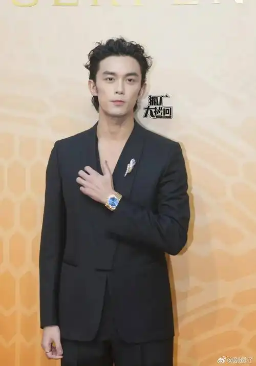 吴磊的发际线也灾难还是留着刘海吧