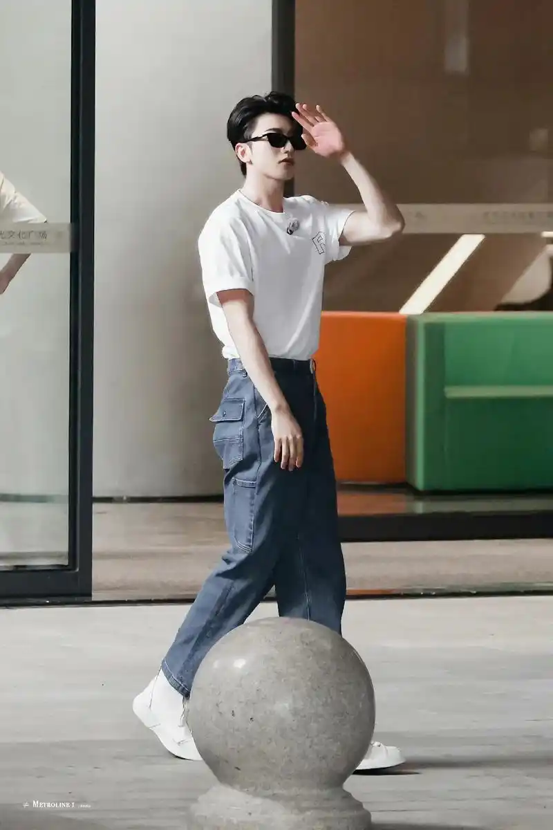 每次见到我们都会打招呼的坤坤99#蔡徐坤 #ikun @抖音 - 抖音