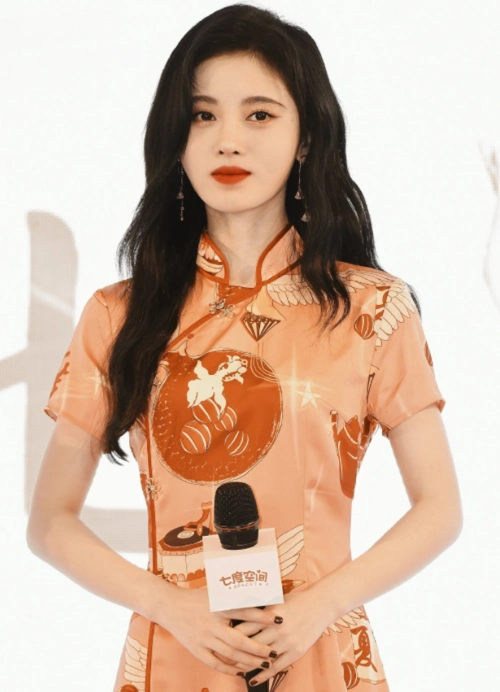 鞠婧祎3组旗袍造型一个甜美一个气质一个惊艳你最喜欢哪个