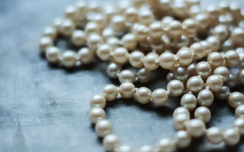 回车桌面>电脑壁纸>摄影>静物写真>珍珠首饰是当今优雅的代名词>