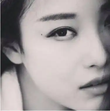 白敬亭热巴泪痣撩人,丞琳美人痣增风情,却输给家燕妈妈印堂痣!