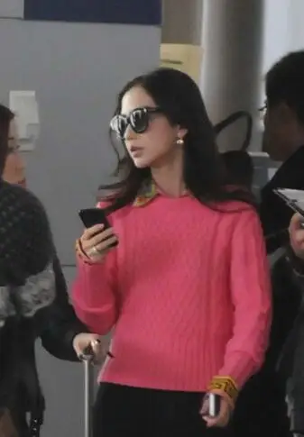 【图】angelababy墨镜照片 鹿晗秀琴技baby变粉丝