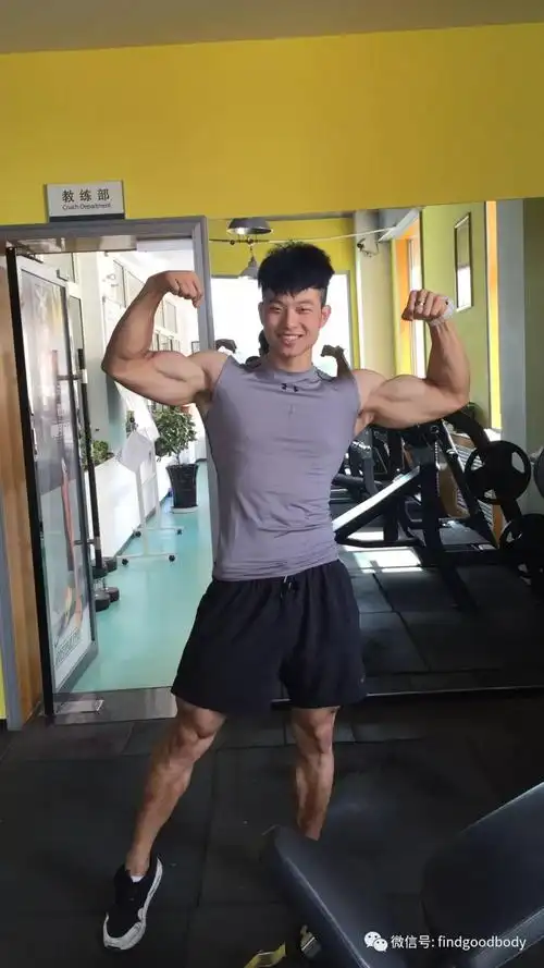 身高180体重200斤,他是健美圈的"微笑哥"