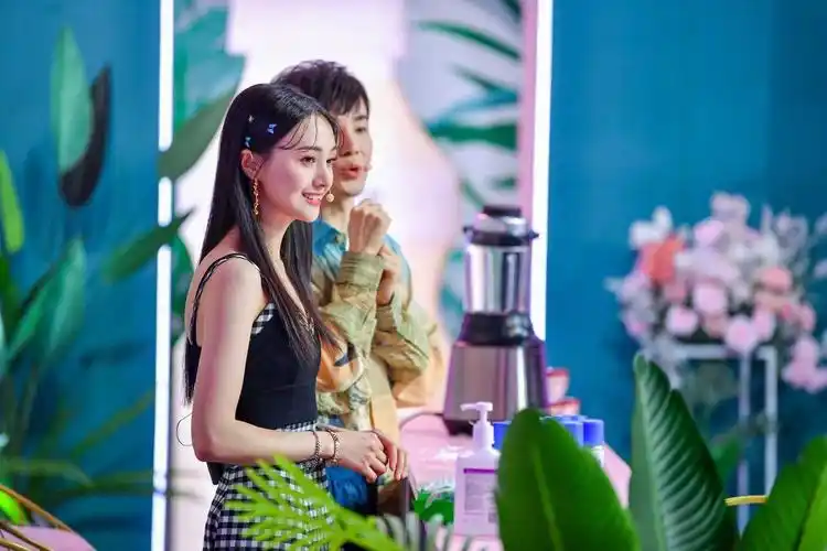 郑爽林允吴昕黄圣依罕见同框,吴昕竟那么胖?郑爽凭美貌碾压全场