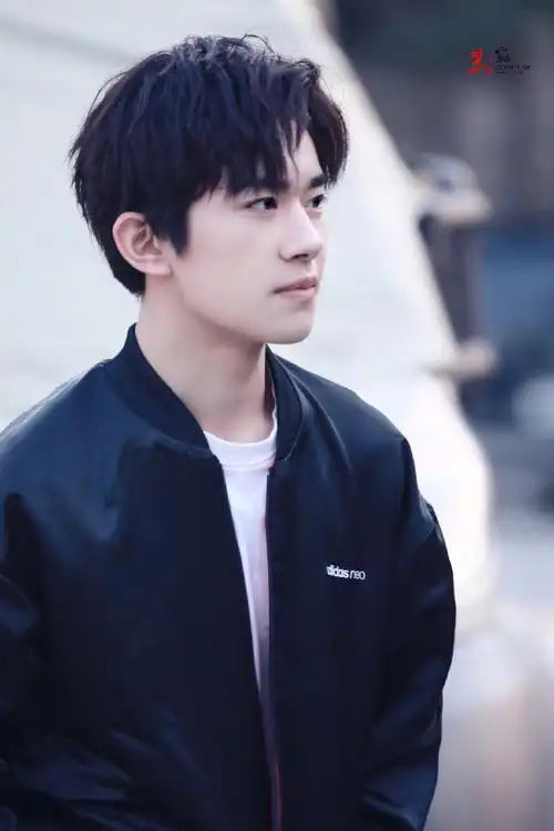 易烊千玺电影小小的我##四字 易烊千玺 yyqx 四字弟弟