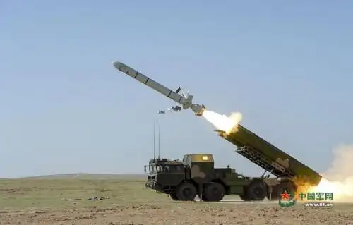 利剑出鞘:直击长剑10巡航导弹发射瞬间