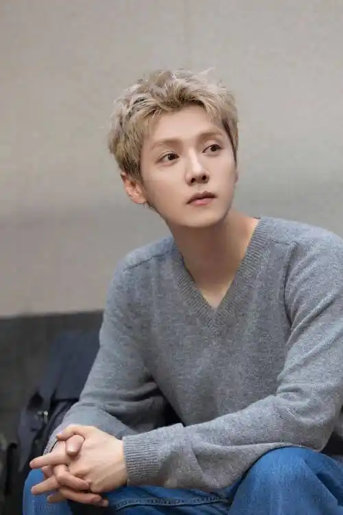 狗仔昨个的爆料预告,引起全网围观热议,到现在重点怀疑对象就非鹿晗