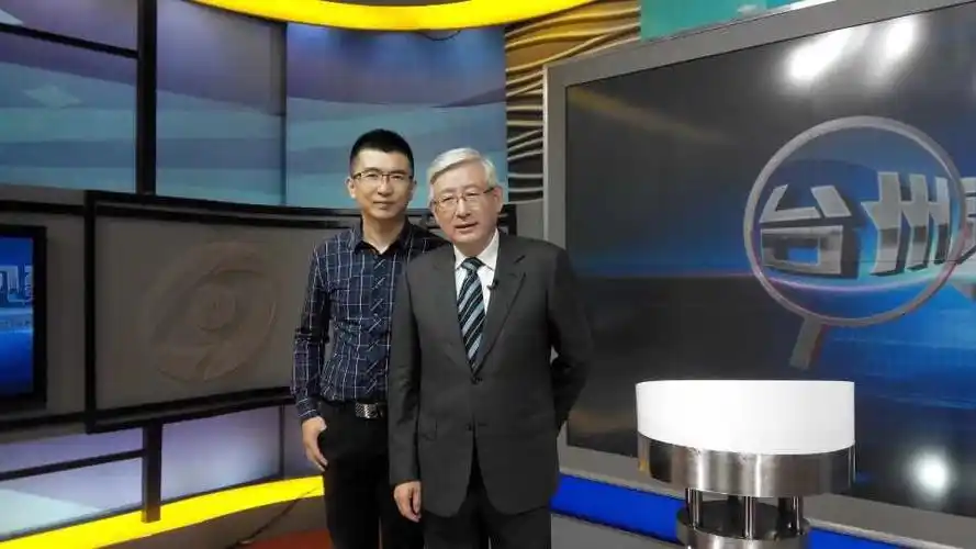 司南与凤凰卫视评论员曹景行