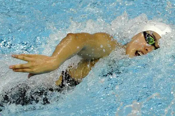 跟你说"游泳能快速瘦身"的这个人正在给你挖坑呢?醒醒吧!