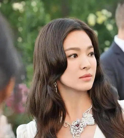 宋慧乔,要不还是换回八字刘海吧!