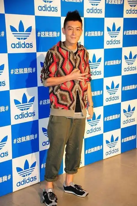 身高178cm英文名:陈冠希出生日期: 1980年10月7日星座:天秤座身高: 5