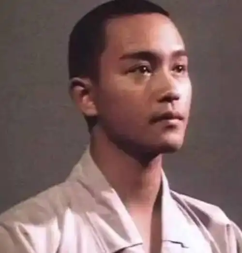 张国荣,哥哥的寸头发型,很少见呢