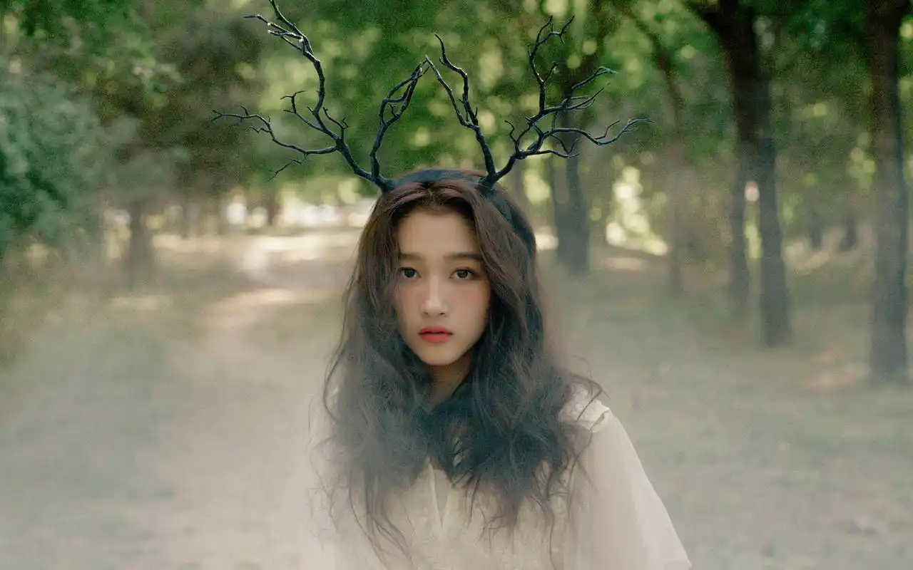 关晓彤仙气十足的森系写真图片桌面壁纸