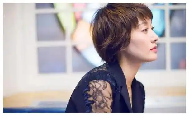 马伊琍演绎传奇女王散发星光魅力璀璨无双