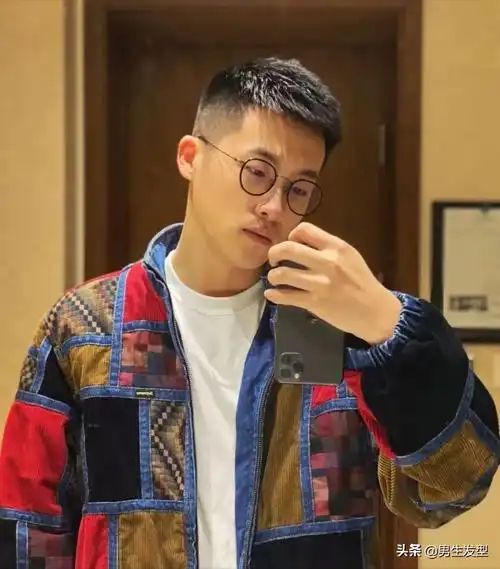 最火的男生夏季发型两边推掉中间造型清爽干净潮流帅气