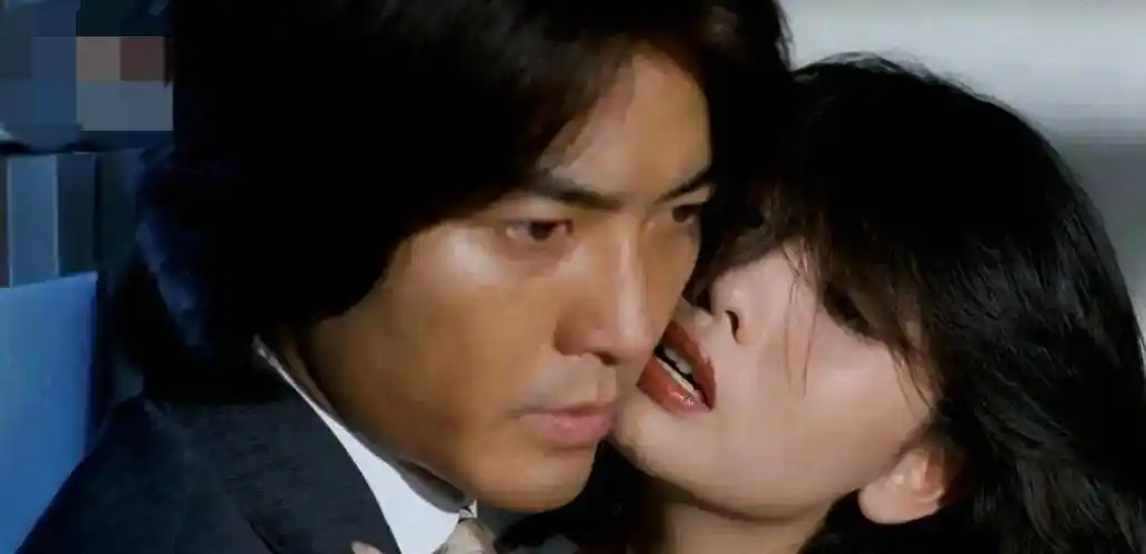 1995年,郑伊健出演了部时尚片,片中的邱淑贞更是时尚动人_雪儿_乐山